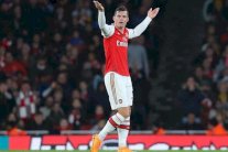 إيمري يطلب من تشاكا الاعتذار لمشجعي أرسنال