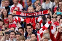 جماهير أرسنال تكشف هوية اللاعبين العالميين في الأندية الإنكليزية 