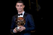 رونالدو سيتوج بـ