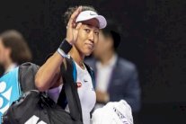 إصابة في الكتف تنهي مشوار أوساكا بالبطولة الختامية للتنس