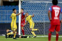 النصر يواصل الضغط على قمة الهلال والشباب يسقط أمام التعاون