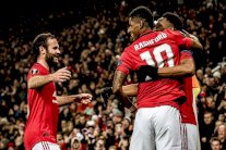 إشبيلية ومانشستر يونايتد وسلتيك وإسبانيول وبازل إلى دور الـ 32