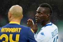 العنصرية تخيم مجددا على الدوري الإيطالي وبيولي يستخدم حيلة قديمة