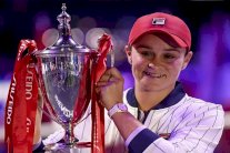 بارتي تختتم موسما رائعا بفوزها بلقب البطولة الختامية