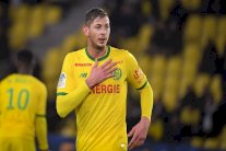 الفيفا: كارديف يواجه حظرا على الانتقالات بسبب قضية سالا