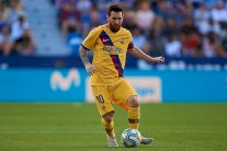 ليونيل ميسي يسجل هدفه الخمسمائة مع برشلونة بقدمه اليسرى 