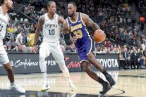 جيمس يقود ليكرز للفوز على سبيرز بعد ثلاثة أرقام مزدوجة