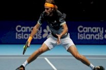 تسيتسيباس يحقق فوزه الأول على مدفيديف في بطولة الماسترز