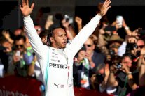 هاميلتون يسابق كتاب الأرقام القياسية بعد اللقب السادس