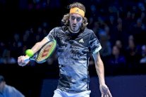 تسيتسيباس إلى النهائي على حساب فيدرر وتييم يجرد زفيريف من اللقب