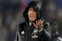 أرسنال يدعم إيمري ويذكره بضرورة التحسن