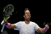 نادال يعود من بعيد ضد مدفيديف وينعش آماله في بطولة الماسترز