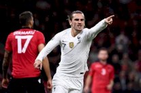 فرنسا تحسم صدارة المجموعة الثامنة في تصفيات كأس أوروبا