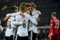 ألمانيا للمحافظة على صدارتها وصراع ثلاثي على البطاقة الأخيرة