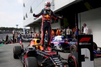 فيرشتابن يفوز بعد سباق مجنون واصطدام بين سائقي فيراري