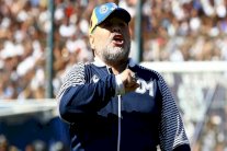 مارادونا يعود لتدريب خيمناسيا بعد يومين من استقالته