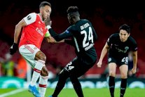 أرسنال يفشل في حسم أمره وسقوط يونايتد وتأهل 8 فرق جديدة