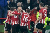 يونايتد يعود من بعيد ويتجنب هزيمة أولى أمام شيفيلد منذ 1992