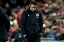 إيفرتون يقيل مدربه البرتغالي سيلفا