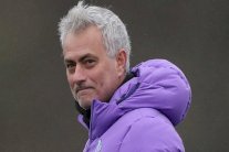 مورينيو أمضى ليلته في مقر تدريب توتنهام بعد الخسارة أمام يونايتد