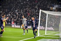 مبابي ونيمار يعززان صدارة باريس سان جرمان