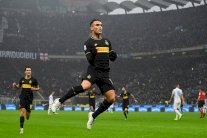 ثنائية مارتينيز تضع انترميلان في الصدارة بعد تعثر يوفنتوس