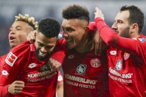 ماينتس يستفيد من التفوق العددي لاسقاط فرانكفورت