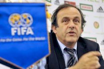 الفيفا سيطالب بلاتيني بإعادة 1,8 مليون يورو