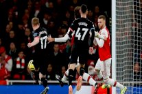 سيتي يصب غضبه على أرسنال وسبيرز يتقدم على يونايتد