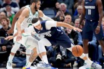 دالاس يسقط فيلادلفيا على ملعبه للمرة الثانية تواليا