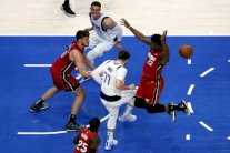 إصابة دونسيتش تسبق قمة دالاس مع باكس