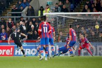 كريستال بالاس يهدر فرصة تضييق الخناق على مانشستر يونايتد