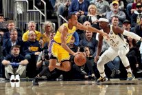 سقوط ثالث تواليا لليكرز وباكس يعزز صدارته