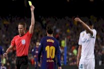 تسجيل صوتي يفضح حكم الكلاسيكو وريال مدريد يحتج