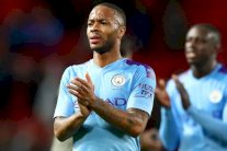 منع مشجع لسيتي خمسة أعوام بعد إساءة عنصرية بحق سترلينغ