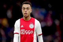 الأميركي دست يغادر معسكر أياكس في الدوحة على خلفية التوتر الإقليمي