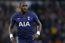 توتنهام يخسر جهود سيسوكو ثلاثة أشهر بعد جراحة في ركبته