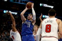 سبيرز يصدم ميلووكي بالثلاثيات و