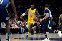 ليكرز دون ديفيس يسقِط دالاس ويوتا يعزز انتصاراته