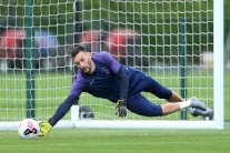 لوريس يعاود التمارين الجماعية مع توتنهام