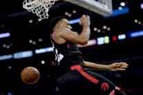 تورونتو يعادل رقمه باكتساح واشنطن