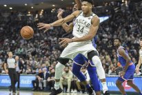 يانيس يعزز بداية باكس القياسية في الـNBA