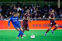 الهلال ينفرد بالصدارة برغم تعادله مع الفيصلي