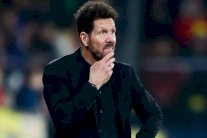 سيميوني متمسك بالبقاء مع أتلتيكو مدريد برغم المطبات