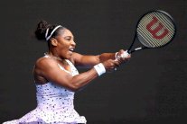 بداية جيدة لأوساكا وسيرينا وفيدرر والمطر يربك منافسات اليوم الأول