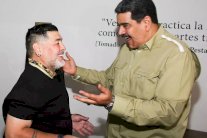 مارادونا في ضيافة مادورو في كاراكاس