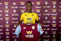 ساماتا أول تنزاني في الدوري الإنكليزي