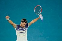 تييم يثأر من نادال وأول نصف نهائي لزفيريف