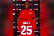 فيروس كورونا يحرم مانشستر يونايتد من نجمه الجديد