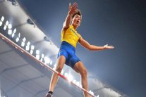 السويدي دوبلانتيس يحطم الرقم القياسي العالمي في القفز بالزانة